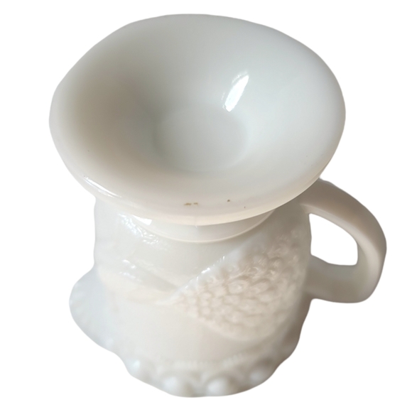 Westmoreland milk glass creamer peacock - Picture 4 of 4
